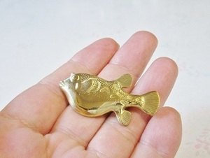 フグ（魚）の可愛い真鍮ブローチ