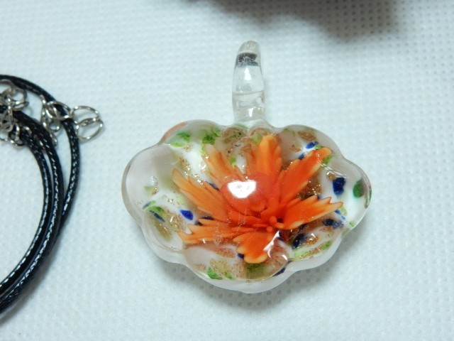 700円(瓶付、送料込) ガラス細工 花 アンティークな ガラスの花 工芸