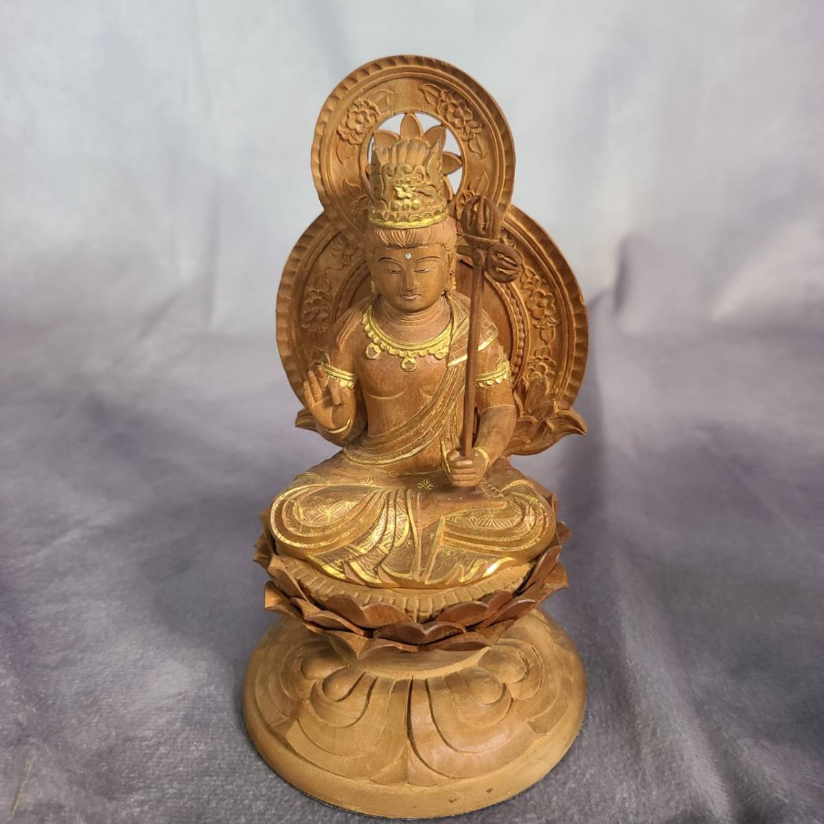 正規品】 仏教美術 香木 白檀彫刻 観音菩薩像 仏像 置物 V R5122