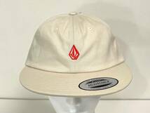 VOLCOM ボルコム D5532215WCG① キャップ Cap 帽子 ユーポン社製 Yupoong ツイル素材 オフホワイト色 ロゴ ヴォルコム 新品 即決 送料無料_画像2