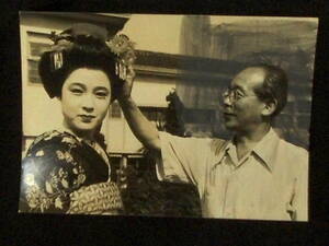 祇園囃子　映画.スチール写真　１枚　1953年　若尾文子　溝口健二監督・撮影光景。