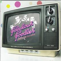 ☆FABULOUS POODLES(ファビュラス・プードルズ)/Mirror Stars The Complete PYE Recordings◆3枚の紙ジャケ盤アルバム＆ボートラ+28曲収録_画像3