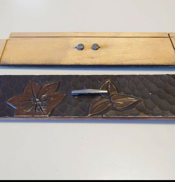 アンティーク レトロ 金属取っ手、木製 鎌倉彫風 化粧板