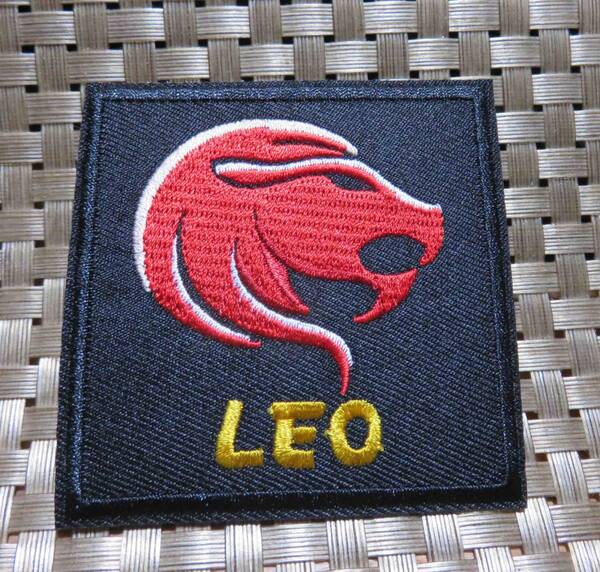 赤ライオン 黒 星座 ブラック 正方形◎新品LEO リオ、レオ、獅子座、しし座、獅子宮 刺繍ワッペン■激シブ◇衣類DIY バイク ロック