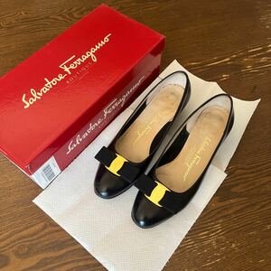 【フェラガモ　パンプス】VARA リボン ローヒール 革靴 Salvatore Ferragamo Ferragamo 