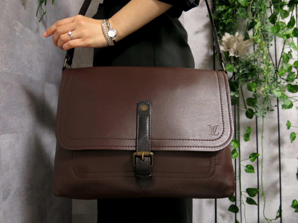 極美品】ルイヴィトン ショルダーバッグ ユタ A4収納 レザー ダーク