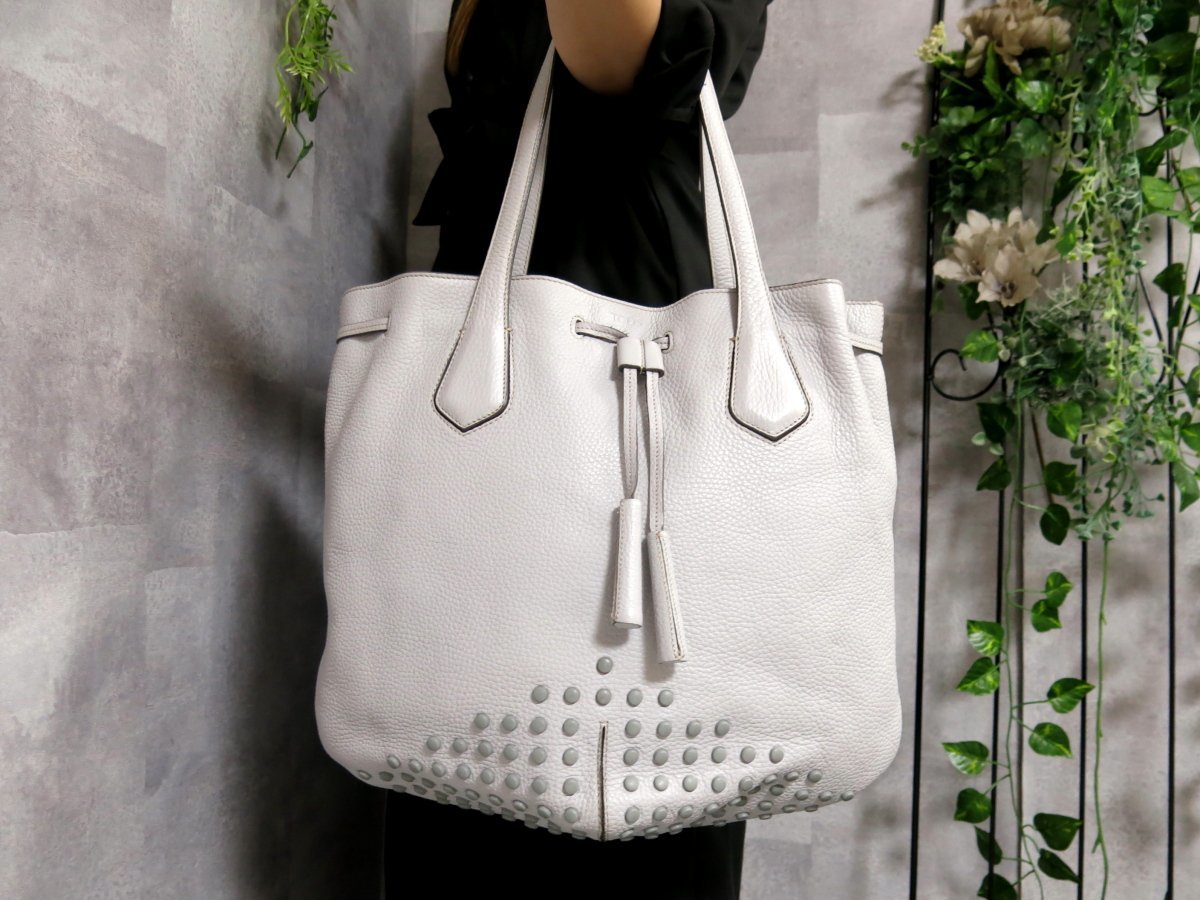 ヤフオク! -「(トッズ tod」(かばん、バッグ) (トッズ)の落札相場 ...