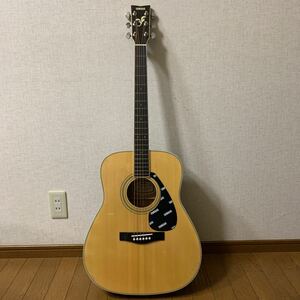 YAMAHA FG-432 акустическая гитара Yamaha почти не использовался мягкий чехол . ремешок . с коробкой 