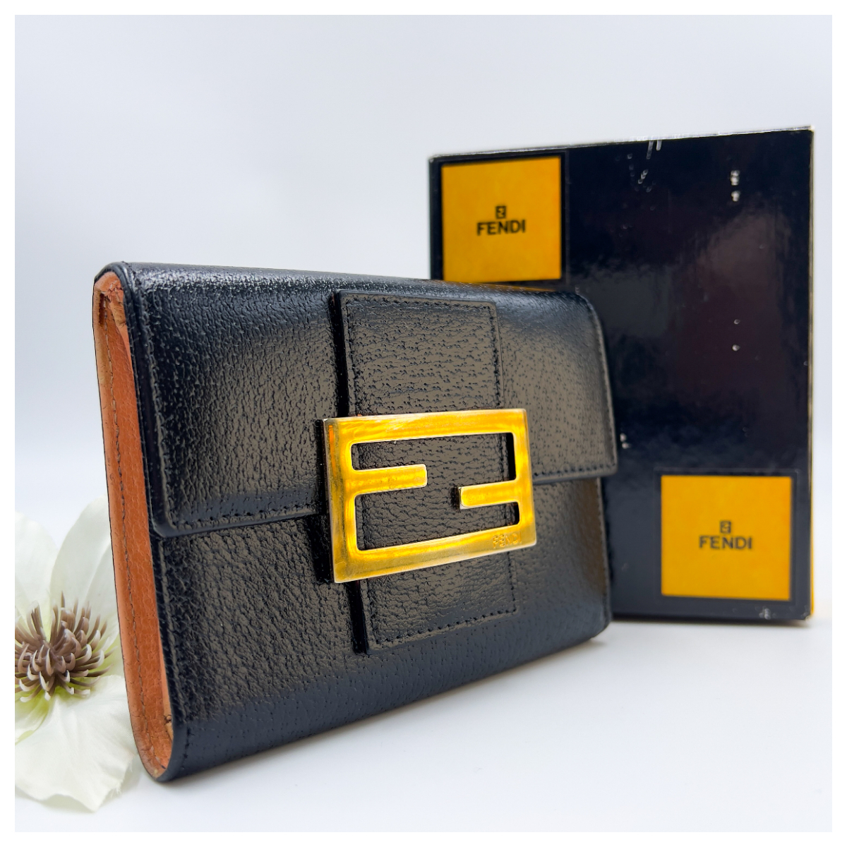 FENDI マイクロ トリフォールド F is Fendi レザー ウォレット 財布