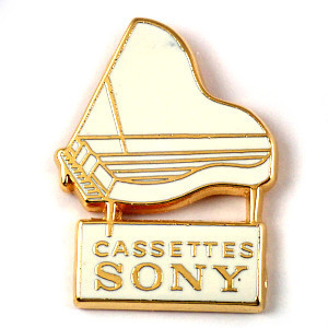  pin badge * Sony white grand piano musical instruments cassette tape music * France limitation pin z* rare . Vintage thing pin bachi