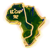 ピンバッジ・ルカップ地図アフリカの大地グリーン緑◆フランス限定ピンズ◆レアなヴィンテージものピンバッチ_画像1