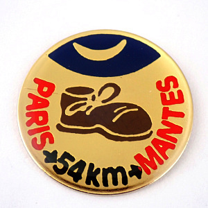  pin badge * leather shoes Paris . naan to54km three day month * France limitation pin z* rare . Vintage thing pin bachi