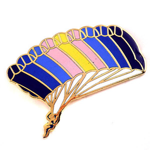  pin badge * paraglider under . middle * France limitation pin z* rare . Vintage thing pin bachi
