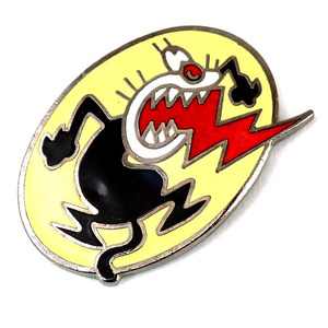  pin badge * fire ... black cat ema-son.* France limitation pin z* rare . Vintage thing pin bachi