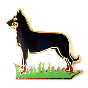ピンバッジ・草原の黒い大型犬◆フランス限定ピンズ◆レアなヴィンテージものピンバッチ