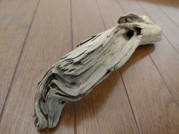 ☆天然流木 水槽 1点物 アクアリウム オブジェ アート 28×7.5×7.5cm 大和川 爬虫類 とかげ ヘビ インテリア 魚 めだか 隠れ家