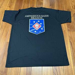 沖縄 米軍放出品 米軍実物 AMPHIBIOUS RAIDS BRANCH Tシャツ LARGE BLACK (管理番号X46)の画像2