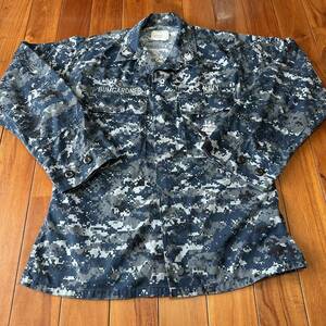 沖縄 米軍実物 US NAVY 迷彩ジャケット NAVY SARC ユニフォーム オシャレ SMALL - REGULAR (管理番号SSS10)