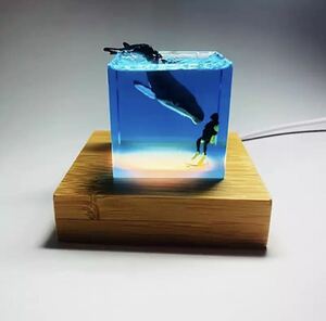 Art hand Auction Handmade Diver Whale Figurine Interior Decoration Object Figurine Art Small Item Resin Sea Whale LED Light 1382, Handmade items, interior, miscellaneous goods, ornament, object