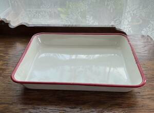 ホーローバット　昭和レトロ　赤　白　琺瑯　当時もの　グラタン皿　ケーキ型　1