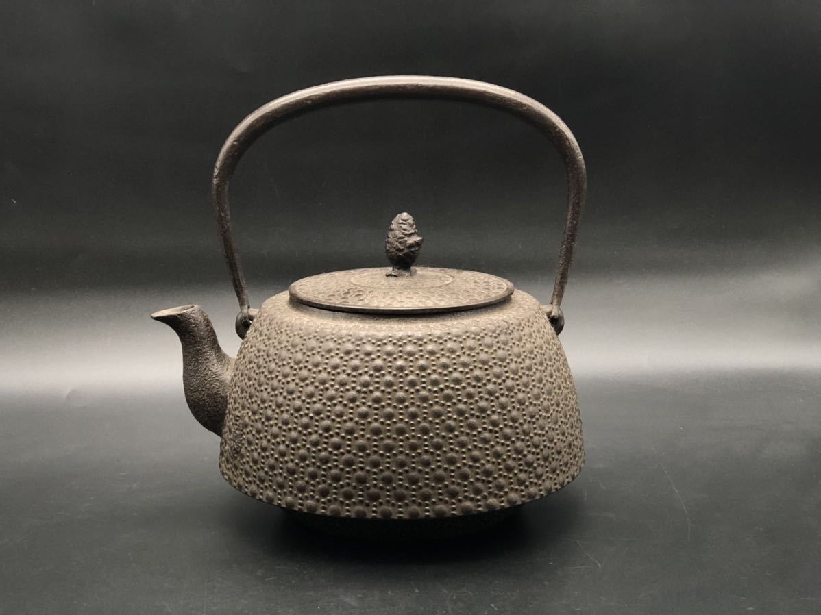 ヤフオク! -「鉄瓶 南部 三厳堂」(金属工芸) (工芸品)の落札相場・落札価格 正規品保障 『南部盛岡』『三厳堂』刻印の鉄瓶 鉄瓶 南部鉄器 金属工芸