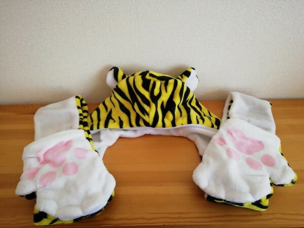 阪神タイガース　虎の手袋付きマフラー」