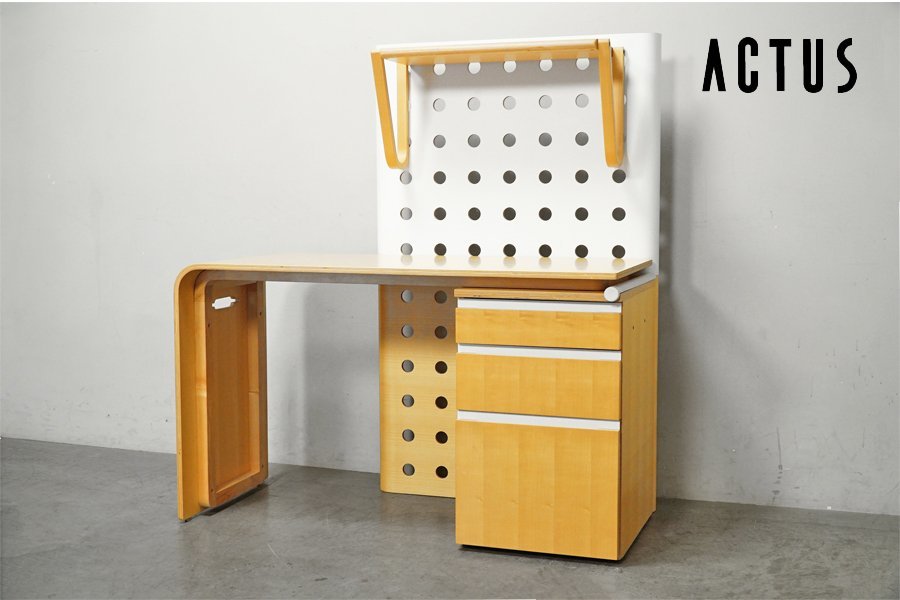 ヤフオク! - 事務机、学習机(机 家具、インテリア)の中古品・新品・未 エルデンリング アクタス ACTUS チェスト 子供用 学習机 鍵付き 事務机/学習机