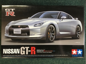 NISSAN　GT-R　R35　1/24スポーツカーシリーズ300　プラモデル　車　タミヤ