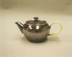 ☆いぶし銀茶仙鎚目紋様ウーロン茶ポット３６０ｃｃステンレス茶漉し付洋銀製日本製新品