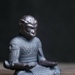 O438☆新品置物 茶玩 瞑想する孫悟空 陶磁器製 ペン置き (仰向けの手)