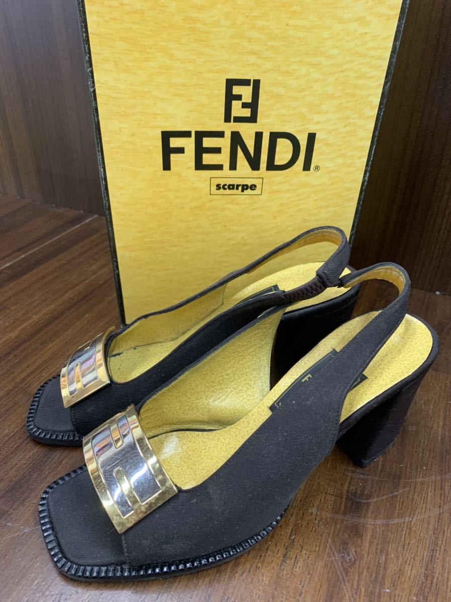 い出のひと時に、とびきりのおしゃれを! FENDI FENDI 1/2 美品