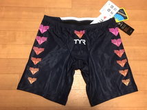 0041 ★ 新品 未使用 水着 スパッツ 学生 ＴＹＲ 両サイドロゴマーク連 紺 Ｍサイズ_画像2