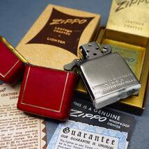 デッドストック品コレクターズアイテムレアモデル！ Zippo LEATHER CRAFTED 稀少オリジナルBOX ギャランティー付属　1950～51年 生産個体_画像7