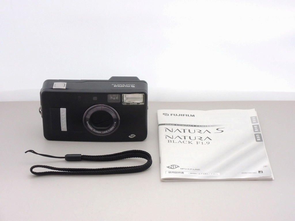 【新品未開封】 natura FUJIFILM black 専用フィルム2本付き f1.9 フィルムカメラ