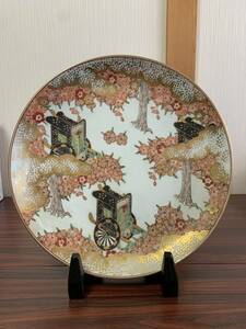 委託品ト　秀峰　飾り皿　大皿　花車　金彩　中古品　欠けなし　皿立て付　ヤ120