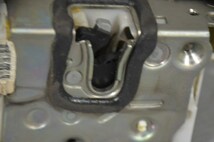 ベンツ A170 エレガンス 右ハンドル車 前期(169032) 純正 破損無 取付OK 動作保証 右 フロント ドアロック アクチュエーター K065171_画像6