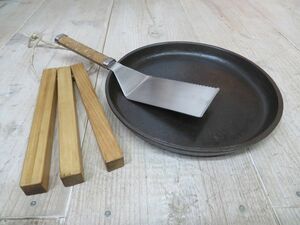 [USED/ maintenance settled ] meat liking .! [ round skillet φ22cm made in Japan ][ saucepan .][ cork knife ]3 point set for searching = camp / cast iron / iron plate /C1023 #5