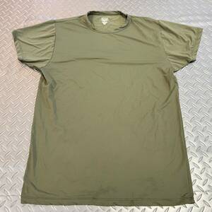 米軍放出品 Tシャツ　アンダーシャツ　サバゲー　ランニング　OD MEDIUM 速乾性抜群　(INV O63)