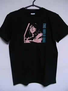 即決★新品ロックＴシャツ★スージー・クアトロ★SUZI QUATRO★THE WILD ONE★ブラック×肌色系ベージュ/グリーン文字★S/M/L/XLサイズ