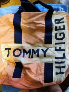 TOMMY HILFIGERバックショルダーストラップ付きです!