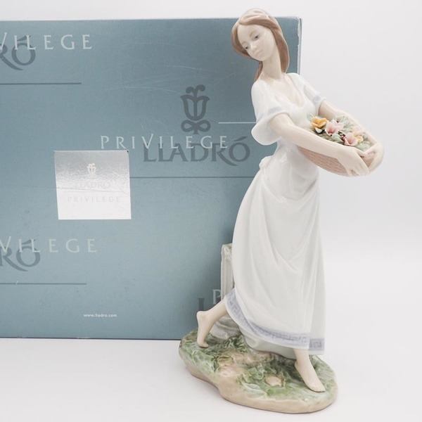 【美品】リヤドロ LLADRO No.7704 アテネの庭 GARDENS OF ATHENS スペイン製 陶器 置物 女性【絶版】