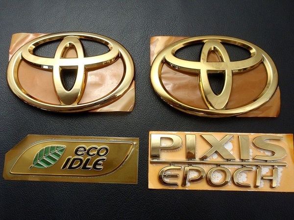 7トレジャー 【 トヨタ ピクシス エポック LA300A / LA310A TOYOTA PIXIS EPOCH 】プレムアム ゴールド エンブレム フロント&リア 4点
