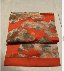 名古屋帯 正絹織地 名古屋仕立て六通柄 薄赤の生地に雲柄の金糸織 N015