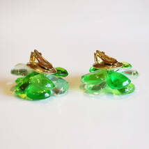 ★60s Vintage acrylic clear green flower earrings_画像5