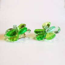 ★60s Vintage acrylic clear green flower earrings_画像6