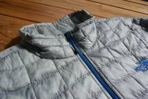 USA古着 ノースフェイス The North Face パフジャケット メンズ Mサイズ THERMOBALL アウトドア キャンプ 登山 保温 ギア J2102_画像5