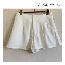 セシルマクビー　CECIL McBEE　白　ショートパンツ　YW59_画像1