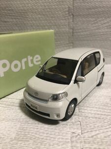 1/30 トヨタ 初代ポルテ Porte 後期 カラーサンプル ミニカー 非売品 ホワイトパールクリスタルシャイン