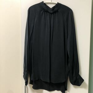  trying on only as good as new navy rayon blouse Melrose Martini -k one size 