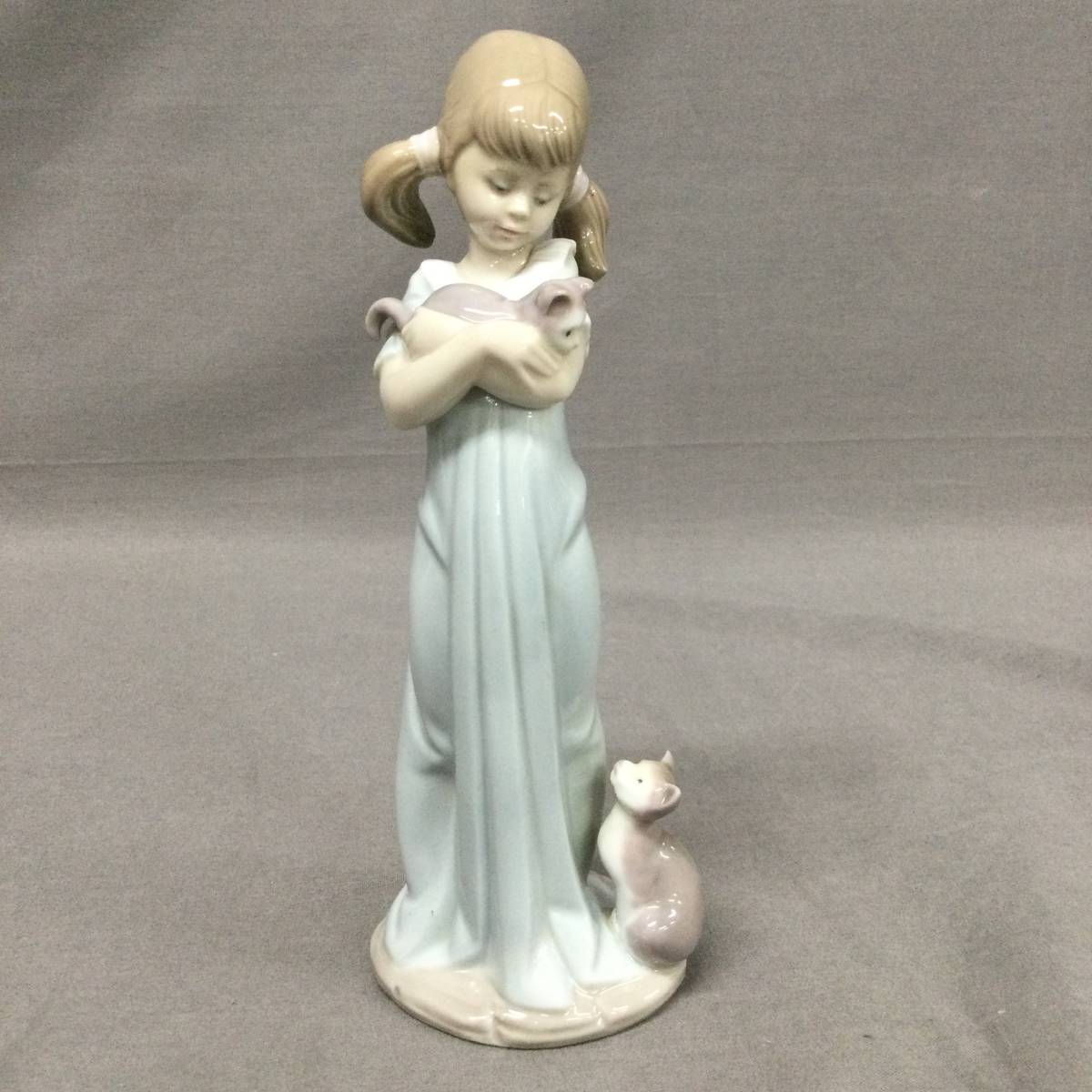多数販売 【希少】LLADRO リヤドロ　No.1211 『人形を持つ少女』西洋陶磁器 置物
